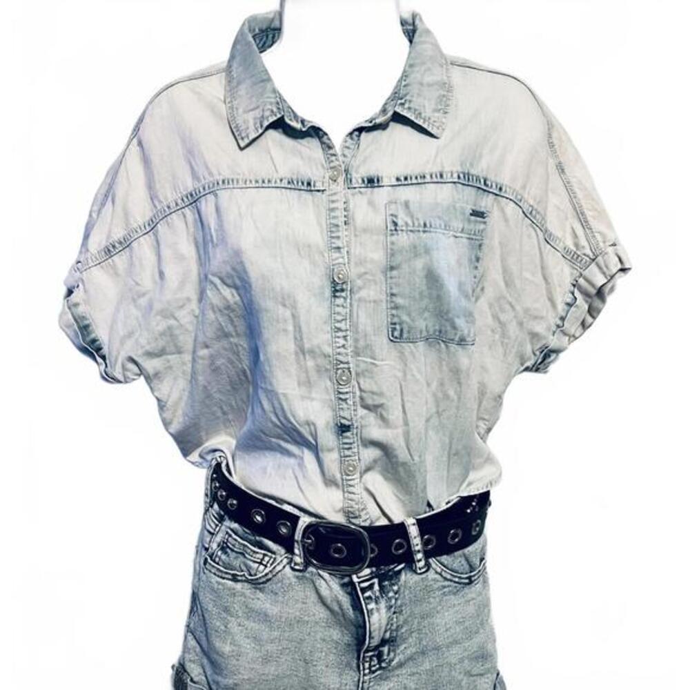 Volcom Women's Faded Blue Wash Denim Shirt, Size SP 10